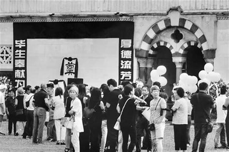 梦见别人办丧事是什么兆头？