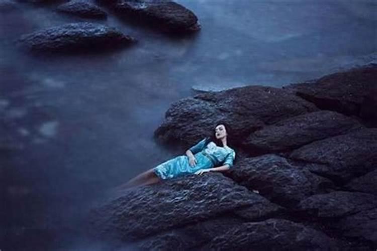 梦到女性朋友死了是什么意思？