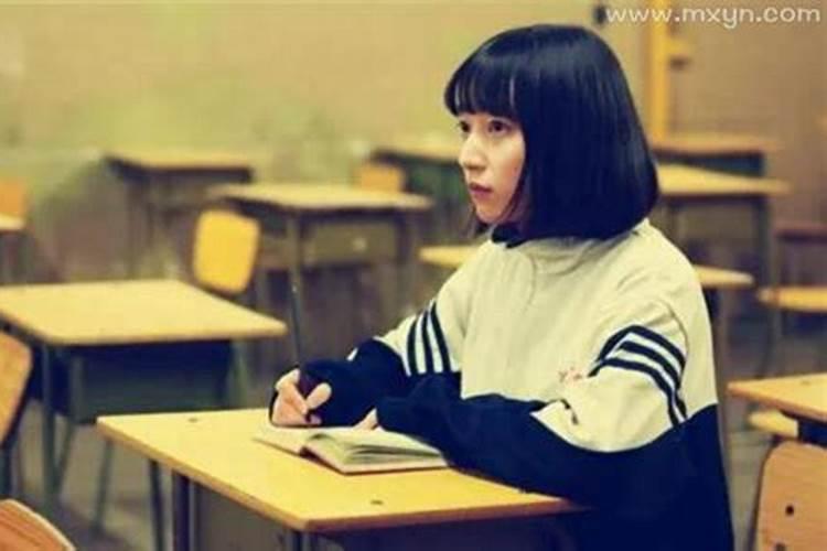 梦见女同学和她老公是什么预兆呢？