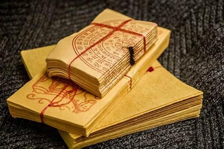 七月十五烧纸钱要什么？