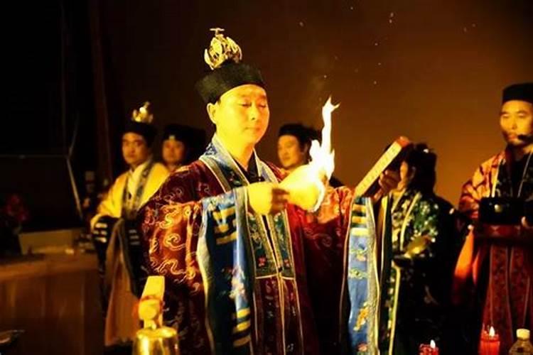 道士设坛念经做法事