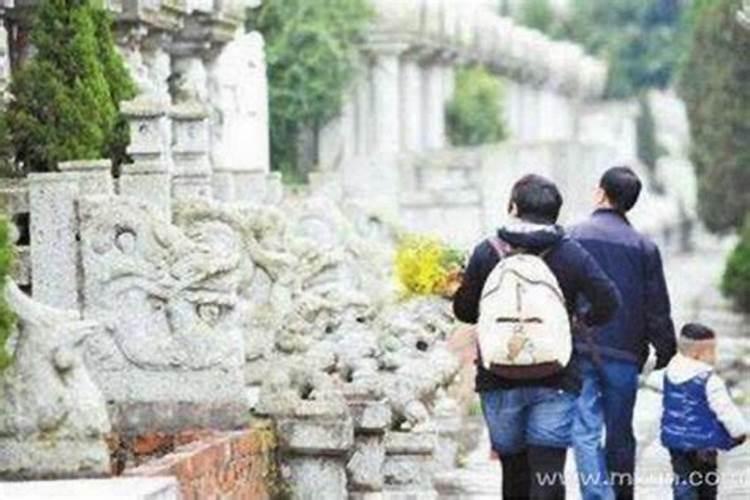 梦见说上坟是什么意思？