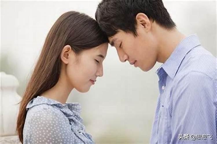 梦见男友不理自己和别的女的