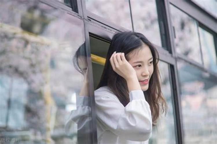 梦见女生对我说喜欢你