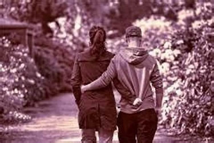 梦见前任男朋友和别的女人在一起