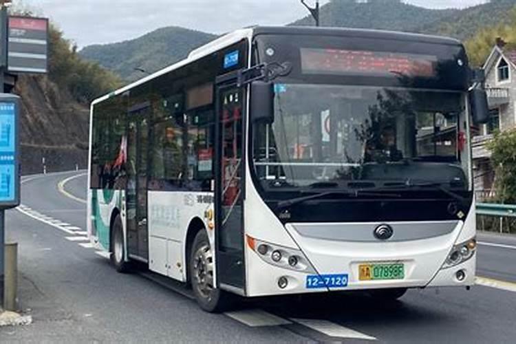 富阳公交正月初二到几点？