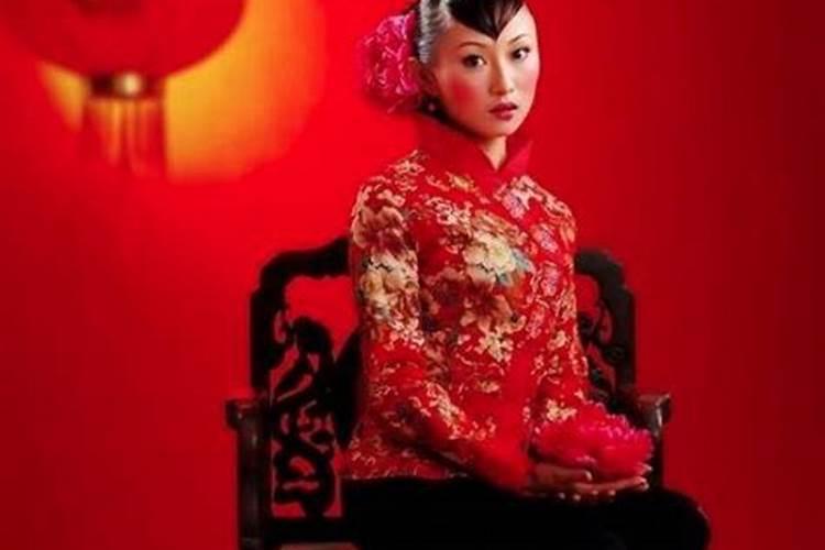 梦见红色衣服的女人是什么意思？