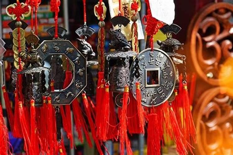 属蛇的人犯太岁佩戴什么？