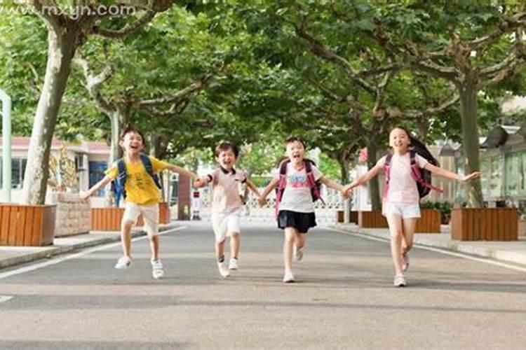 成年人梦见在学校上学