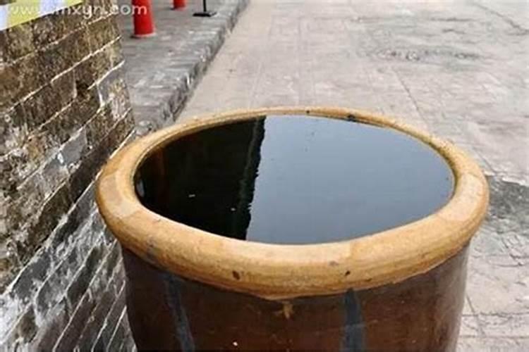 梦见水井里的水很脏很满
