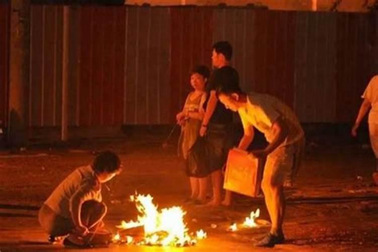 中元节为什么晚上烧纸？