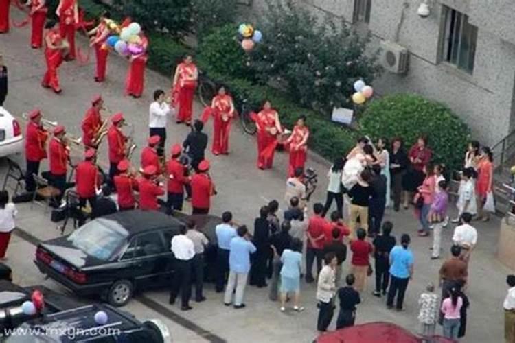 梦见和邻居结婚是什么意思？