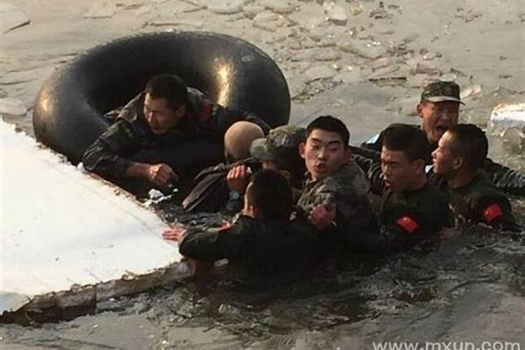 梦见认识的人为救人而死