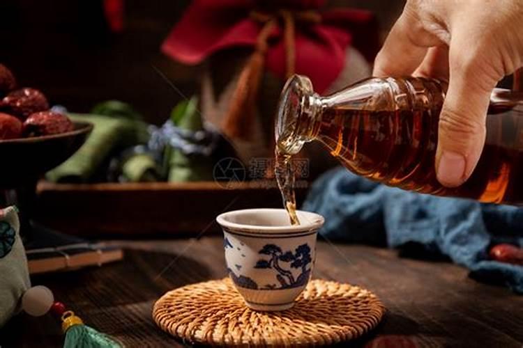 端午节的喝雄黄酒的来历
