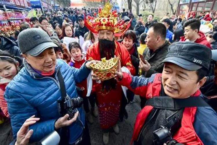 除夕几点供财神好？