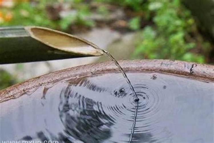 梦见水很清澈还流动起来