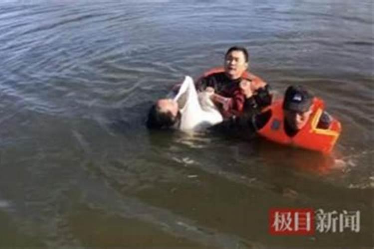 梦到自己救了一个落水塘小男孩