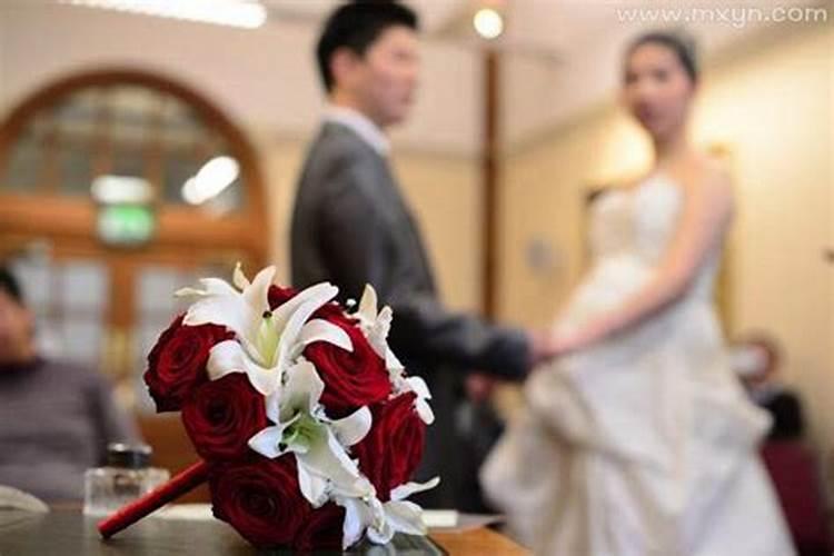 梦见妻子去世后自己又和别人结婚