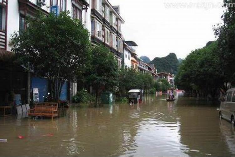 梦见发大水找不到路回家