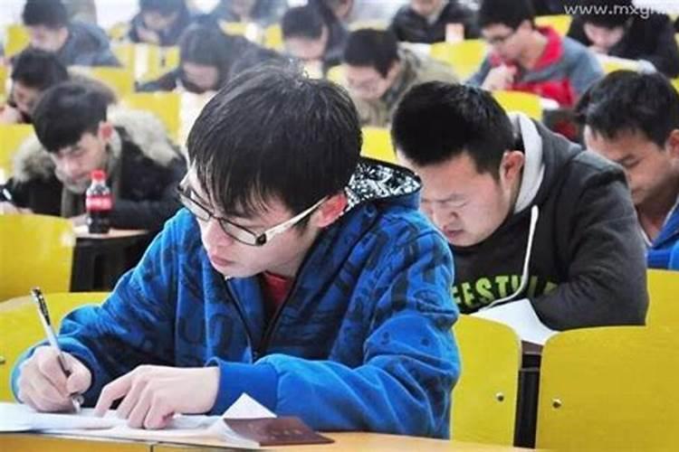 梦见上学考试是什么意思？