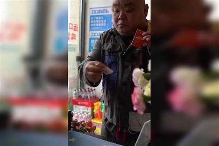 梦到老板娘对我笑什么意思？