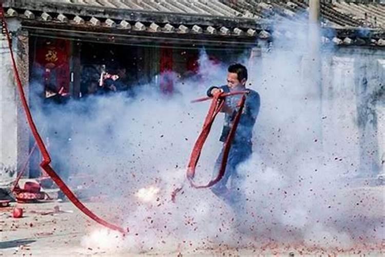 梦见别人放鞭炮有什么兆头？