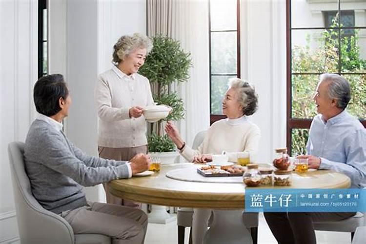 梦到老婆和别的男人一起吃饭