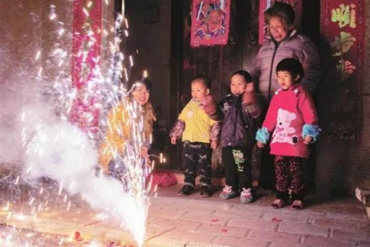 梦见上坟放鞭炮什么意思啊？