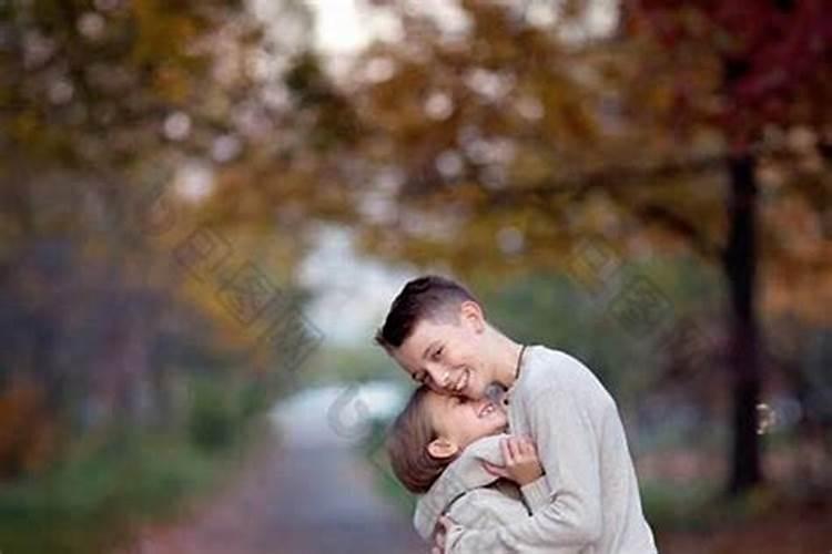 梦见哥哥妹妹在一起