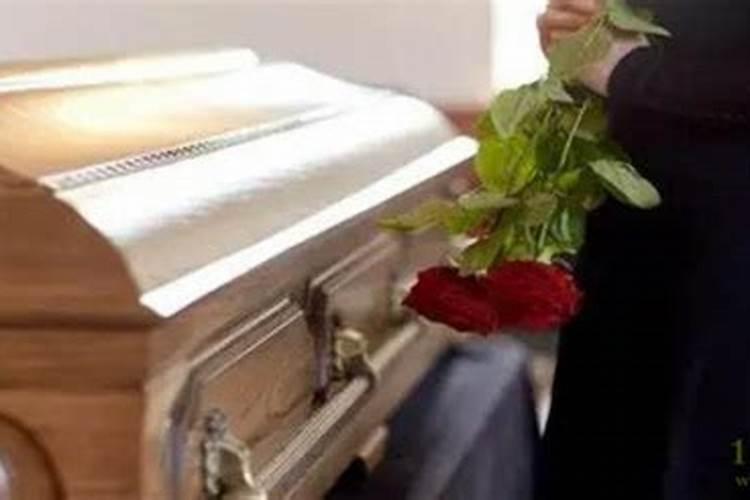 梦见和死去的亲人捡东西