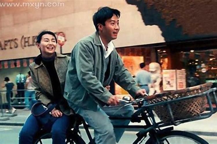 梦见老公骑车带着一个女人