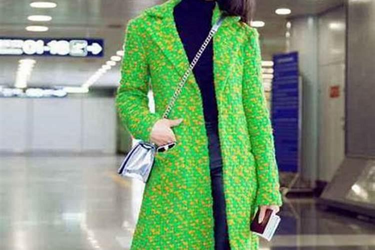 梦见伴娘穿绿色衣服