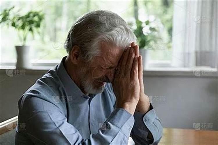 梦见死去的老人大哭