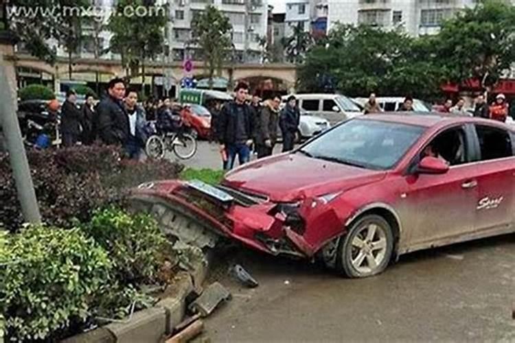 梦到妹夫出车祸啥意思？