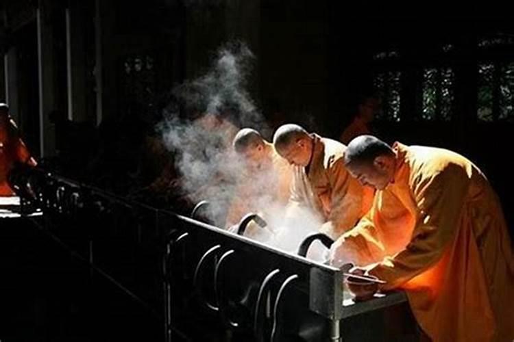去寺庙给亡灵超度