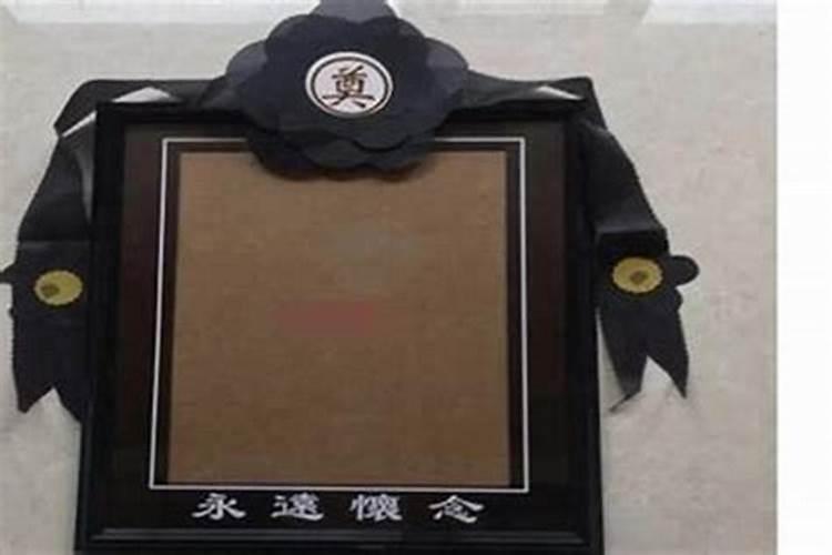 梦见病重的叔叔的家里挂着的遗像