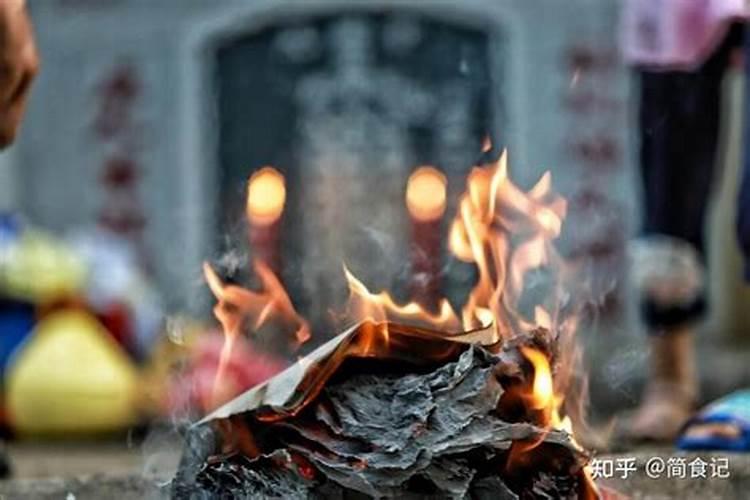 梦见上坟祭祖祖坟冒火焰什么征兆？