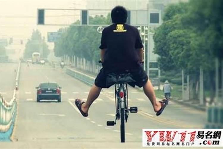 梦见骑车走下坡路什么意思？