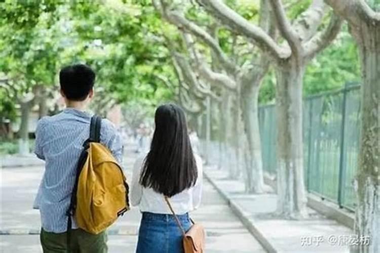 梦到和一个美女谈恋爱