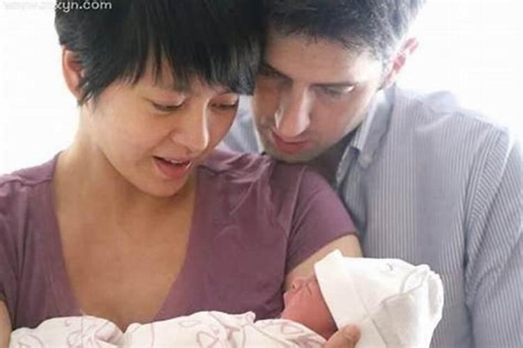 梦见抱了一个婴儿回来
