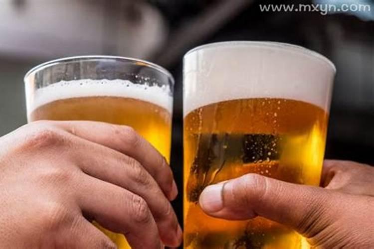 梦见喝酒是什么意思？