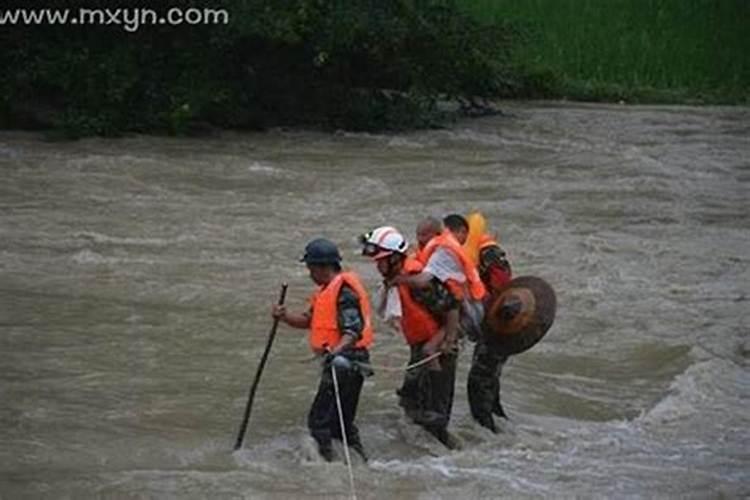 梦见发洪水逃生成功