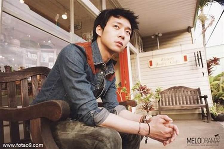 梦见前妻和别的男人在一起吃饭