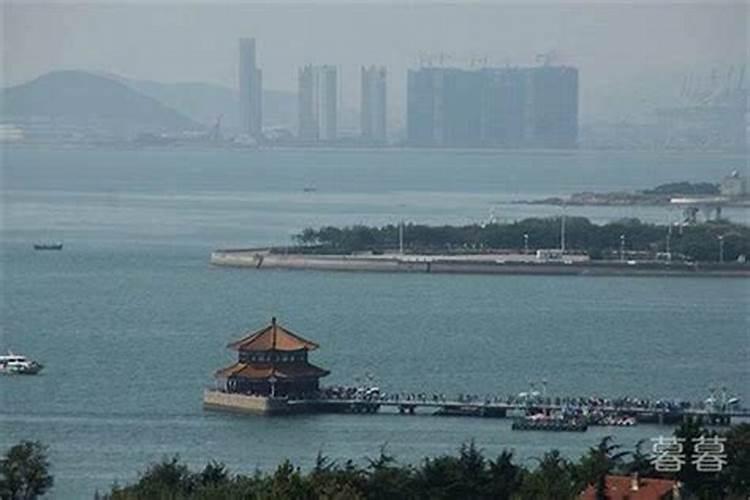 梦见大海的水很蓝很清澈