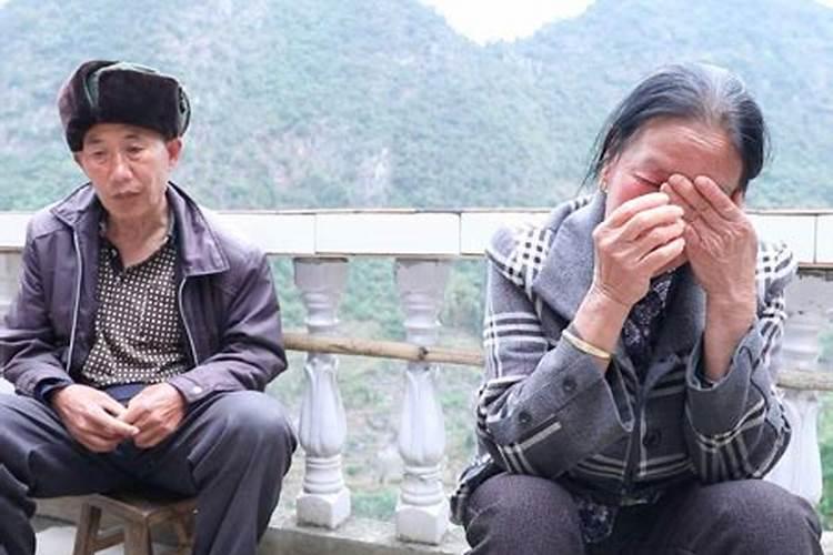 梦见朋友死了伤心大哭