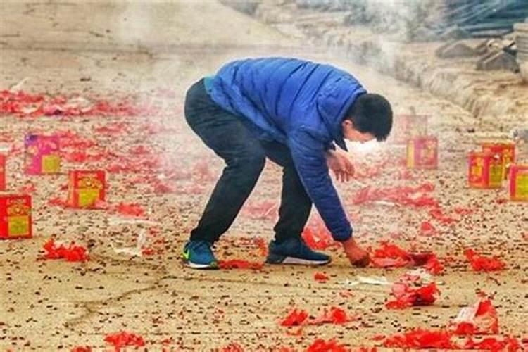梦见别人放鞭炮吓我