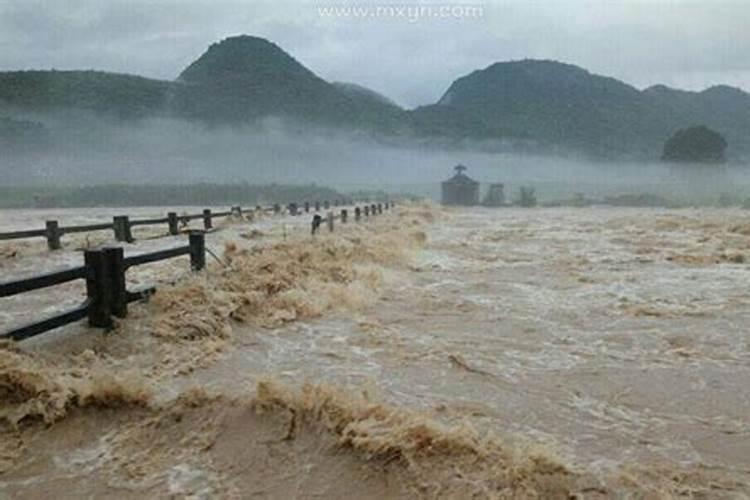 梦见平静的洪水是什么意思啊？