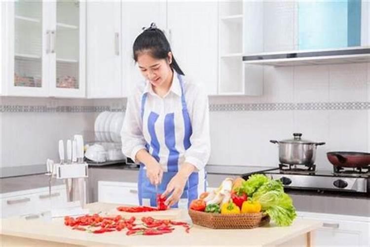 梦见死去的父亲在做饭
