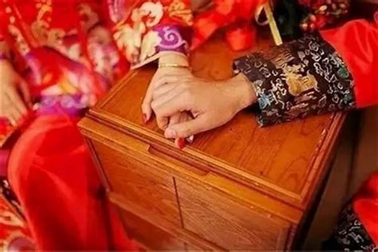 结婚怎么看八字合不合财？