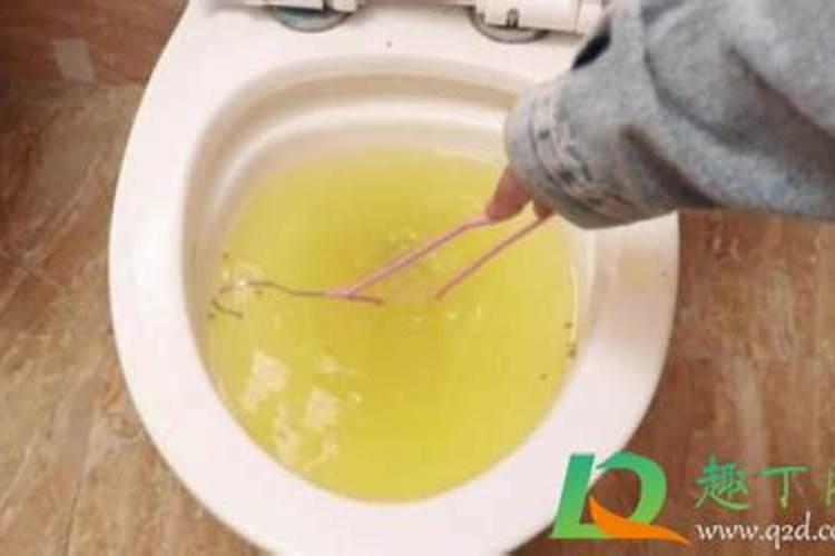 梦见马桶堵了屎和水满满的